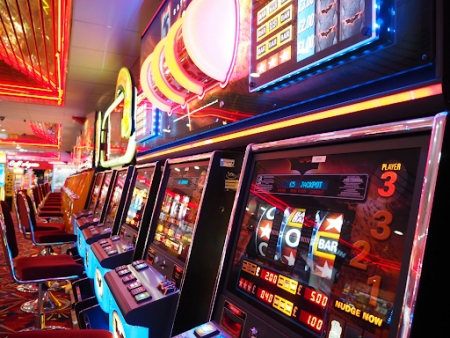 Understanding the Digital Evolution of Online Football Entertainment Platforms